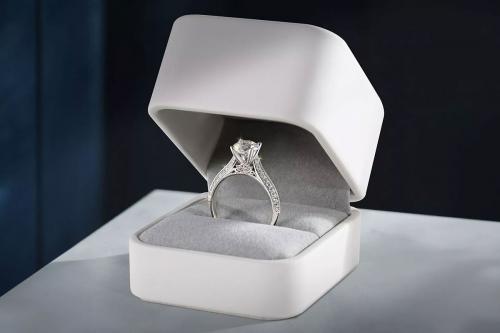 1 Carat Bao Nhiêu Ly? Sự Khác Nhau Kích Thước Và Trọng Lượng Của Kim Cương